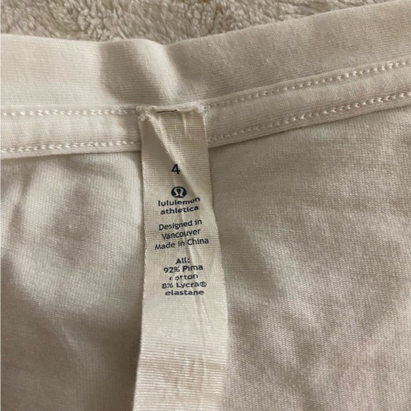 Lulu lemon v-neck T-shirt - Picture 3 of 3